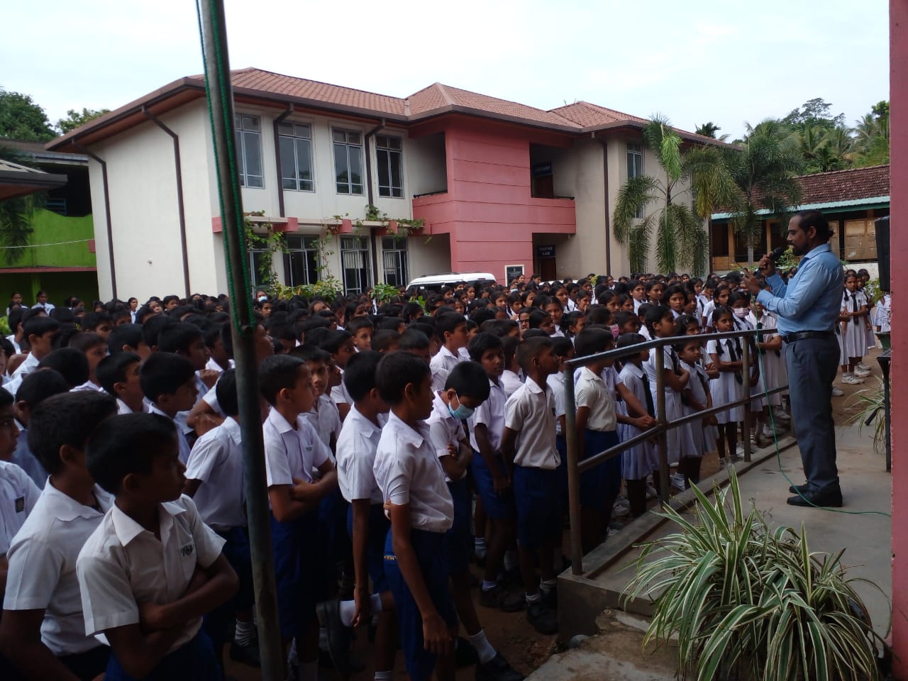 සාහිත්‍ය මාසය වෙනුවෙන් හරවත් දේශනයක්